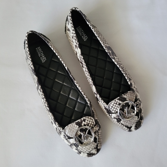 Michael Michae Kors || Size 9 Black/ White Lillie Mocassin Leather Shoes - Picture 3 of 7